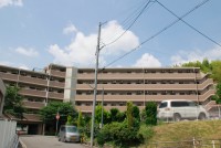 阪急「西山天王山」駅徒歩15分！ペット飼育可！（規約有）
南西向きの為、陽当たり良好！全居室収納付！
第二大山崎小学校徒歩1分！(約80m)お子様の通学に便利です！
