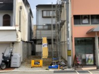 建築条件無し売土地！！ＪＲ『長岡京駅』まで徒歩１１分！
前面道路６ｍと府道沿いで人通りや車通りも多く、店舗などにもオススメ！

