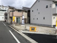☆南西角地☆JR「長岡京」駅徒歩14分！陽当たり・通風良好！
全居室収納有！普通自動車1台＋軽自動車1台の合計駐車2台可！
スーパー・薬局が徒歩圏内の生活便利地！