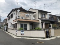 阪急とJRの2WAYアクセス！
南向き！角地！前道広々約6m！
建築条件無し売土地！
お好きなハウスメーカー、工務店で建築可能！
小学校が徒歩圏内！