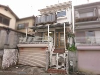 2面バルコニーで陽当たり・通風良好！
シャッター付ガレージ有りの4DK!
天井収納があるので荷物がたくさんあるご家族にオススメです！