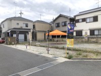 全3区画の分譲地！ＪＲ『長岡京駅』徒歩１６分！
建築条件無しにつき、お好きな工務店やハウスメーカーで建築可能！
前道広々6ｍで駐車もラクラク♪