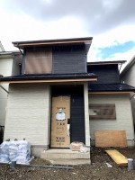 区画整う閑静な住宅地『右京の里』限定2区画
近隣建物ともゆとりのある立地なので陽当たり通風良好！
自由設計でお家を建ててみませんか★