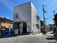 お家の屋上でBBQやスポーツなど、使い方はあなた次第！
約17.8帖の広々屋上庭園がある新築一戸建。
角地の為陽当たり良好です♪