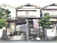 大山崎小学校まで徒歩5分のため、お子様の通学も安心です！
小公園がいくつもあり、毎日遊び場が選べます♪
前道が6.2ｍ！！交通量も少ないため、駐車も楽々・安心です！