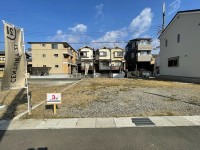 ☆全12区画の分譲地☆阪急「長岡天神」駅まで徒歩7分！
南向きの為、陽当たり良好です♪
両面道路の為、開放感あり！前道ゆったり約6ｍ！
自由設計！！