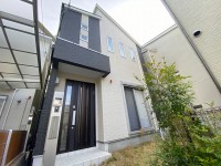 駐車2台可！オール電化住宅です☆
各部屋収納あり♪収納たっぷり！天井収納付き！
南向きバルコニーで陽当たり良好☆
