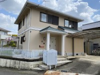 閑静な住宅街の北東角地☆パナホームの注文建築です！
土地広々約56坪！前道ゆったり6ｍ！
全室6帖以上！収納スペース充実してます♪