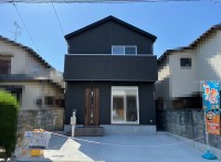 閑静な住宅地！土地２８．４３坪！駐車２台可能！！
小学校・中学校ともに近いのでお子様の通学も安心♪
モデルハウスございますので、ご案内いたします！