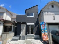 駐車２台可能な３ＬＤＫ！バルコニー２面あり！
北東側は建物が無く、陽当たり・通風良好♪
スーパーやホームセンター徒歩圏内で買い物便利な立地！