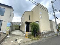 開放感たっぷりの吹抜あり☆リビングゆったり15帖！
土地広々約37坪！駐車2台可！収納充実♪
南向きで陽当たり・眺望良好！広々とした屋上あり！即入居可！