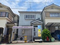 前道6ｍで閑静な住宅街です♪
小中学校徒歩6分圏内で子育て世代にオススメです☆
南側水路の為、陽当たり通風良好です！