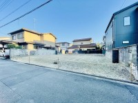 区画整う閑静な住宅街『右京の里』　一括プランあり！
建築条件なし！お好きなハウスメーカー・工務店にて建築可能♪
近隣建物ともゆとりのある立地で陽当たり通風良好！