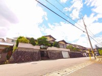 ☆建築条件無し売土地☆お好きなハウスメーカーや工務店で建築可能！
区画の整った閑静な住宅地！土地広々約91坪♪
京都タワーも見える立地☆陽当たり・通風良好！