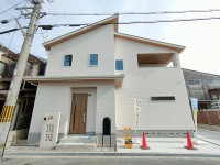 LDK20帖以上！各居室ゆったり6帖以上☆車2台駐車可能！
LDKと主寝室は南側からの採光が良好♪オール電化住宅♪
土間収納やパントリーなど収納スペースが充実！