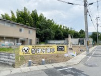全５区画の分譲地！道路広々８ｍで駐車もラクラク♪
建築条件無し売土地の為、お好きな工務店やハウスメーカーで建築可能！
弊社専属設計士が無料で間取り作成致します！