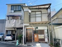 令和4年5月室内一部リフォーム済！全居室収納完備！即引き渡し可能♪
徒歩圏内にスーパー・コンビニなどございます！
収益用物件・建て替え用地としてもオススメです！