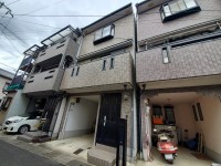 京福嵐山本線「車折神社前」駅とJR「嵯峨嵐山」駅の2WAYアクセス
南向きで陽当たり大変良好☆
室内大変キレイにお使いです！
小学校が徒歩7分でお子様の通学の安心です