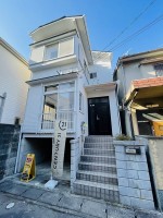 ☆令和4年1月リフォーム済☆
ゆとりのある4LDKの間取り！普通車2台駐車可能です！
周辺施設が充実しており、生活に便利な立地です♪