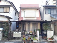 ☆建築条件なし土地☆JR「長岡京」駅徒歩12分♪
南側が里道・ガレージにつき、陽当り・通風良好です！
スーパーなど買物施設が徒歩圏内とお買い物に便利な立地です！