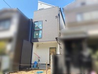 地下鉄『椥辻駅』まで徒歩１１分と通勤・通学便利な立地！
閑静な住宅地の新築一戸建！コンパクトカー駐車可能！
生活施設が徒歩圏内に揃っており生活便利♪