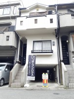 前道約6ｍ！車の出し入れのしやすい広さです！
駐車スペースは2台分ございます！
東側が空き地の為、陽当り・通風良好です☆
リフォームのお見積り・プラン作成無料です！
