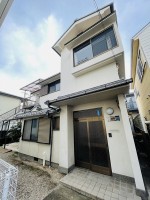 阪急「長岡天神」駅徒歩11分！南向きで陽当り良好☆
二世帯住宅としてもオススメです！家庭菜園も楽しめる小さなお庭付！
小中学校が至近でお子様の通学にも安心です♪