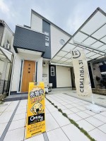 ☆平成21年建築　☆普通車 軽自動車駐車可
☆前道広々6ｍ　☆電柱のないスッキリとした家並です！
☆南北両面バルコニー　☆各居室豊富な収納スペース＆ロフト完備！