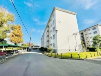 阪急「長岡天神」駅とJR「長岡京」駅の2WAYアクセス！
角部屋！南向きバルコニーで陽当たり・通風良好☆
空き家につきいつでも内覧可能です♪ペット飼育可(規約有)