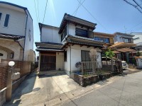 土地約30坪！建築条件無し売土地！
お好きなハウスメーカー・工務店で建築していただけます♪
南側ガレージの為、陽当たり大変良好です！更地渡し！