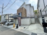 築浅！2017年築！土地広々37.85坪！
駐車2台可能！前道広々6ｍ！
広々シューズクローク＆ウォークインクローゼット有！