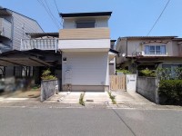 阪急『桂駅』徒歩１０分と通勤・通学便利！
全居室収納＋天井収納付で収納豊富な４ＬＤＫ！
南向きにつき、陽当たり良好！周辺施設充実で生活便利な立地♪