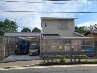 ２０１８年１０月建築の築浅物件で美宅！安心・安全のオール電化住宅！
駐車４台可能で電動シャッター＆カーポート付！
三方角地で陽当たり・通風良好！
