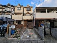 ☆輸入材を使ったおしゃれな注文住宅☆
前道広々6ｍ！駐車もラクラク♪
充実した周辺施設で生活のしやすい住環境です！