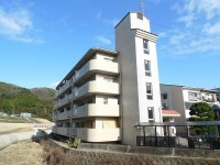 リフォーム歴あり！全居室6帖以上！
自然を感じられる閑静な住宅地！
南西向きバルコニーの為、陽当たり・通風良好です♪