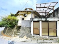 前面道路幅員6.4ｍ！
駐車が苦手な方も安心のゆとりのある駐車用地有り！
敷地広々約199坪！母屋・離れのある建物です！