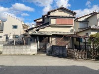 建築条件無し売土地につき、お好きな工務店やハウスメーカーで建築可能！
北側も空いているので、採光・通風良好！
買い物施設が徒歩圏内にあって買物便利♪