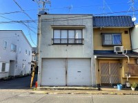 南西角地！！陽当たり・通風良好です！
通りに面している為、店舗をお探しの方におすすめ！
リフォームプラン無料でご提案いたします☆
徒歩圏内に生活関連充実しています♪