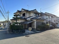 建築条件無し売土地の為、お好きな工務店やハウスメーカーで建築可能！
角地で陽当り・通風良好！阪急『東向日駅』徒歩１５分！
前道・間口ともに広々で駐車もラクラク♪