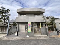 京阪「淀」駅まで徒歩6分！通勤＆通学に便利な立地！
南東向きの土地81坪超で陽当たり良好♪
大きなルーフバルコニー付きの8SLDK！
