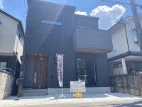 車通りが少ない閑静な住宅地！
接面７ｍ以上・前面道路６ｍでワンボックスもラクラク駐車！
小学校が徒歩５分と近いのでお子様の通学も安心です！
