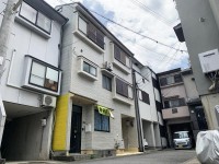 全居室６帖以上！室内丁寧にお使いです！
南向きバルコニーで陽当り・通風良好！
全居室収納付き＋納戸付きでお片付けラクラク♪