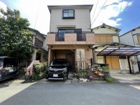 駅近！阪急「西山天王山」駅まで徒歩2分☆
オール電化仕様！太陽光パネル設置！2×4工法！
南側が駐車場の為、陽当たり良好♪
両面バルコニー！通風良好！1BOX駐車可！