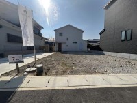 全8区画新規分譲地☆建築条件無土地！お好きなハウスメーカー・工務店で建築可能です♪
北と西側の2面に接道しており、東側の道路にも出られます♪
間口も広々約7.7ｍ！