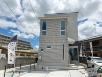 全３区画の分譲地！２号地完成しました！
『夏涼しく冬は暖かく』の低炭素住宅！太陽光発電システム付き！
阪急とＪＲの２ＷＡＹアクセスで通勤・通学便利！