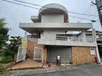 北西角地につき、陽当たり・通風良好！閑静な住宅地です！
全居室６帖以上の４ＬＤＫ！２階バルコニーからの眺望良好！
阪急『西向日駅』まで徒歩１４分！
