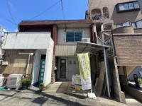 １７１号線『上植野・菱川』交差点すぐ！駐車スペースあり♪
大通り沿いの為、荷物の搬入にも便利！
１Ｆ倉庫兼軽作業場、２Ｆ事務所として使い分けが可能！