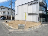 建築条件無し売土地につき、お好きな工務店やハウスメーカーで建築可能！
ＪＲ『長岡京駅』まで徒歩７分と通勤・通学便利な立地！
北・東・南の三方角地で陽当たり・通風良好