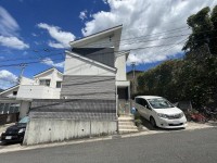 閑静な住宅地！土地広々42.23坪！中庭付き！
周辺交通量少なめでお子様も安心な住宅街！
のびのび子育てが可能！子育て世代にもオススメです♪