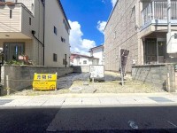 向日市、伏見区、南区の不動産なら<br>センチュリー21ユニバーサルホームサービス向日町店へ！ 前道広々6ｍ！南西向きで陽当たり良好☆
小学校まで徒歩3分・中学校まで徒歩4分！お子様の通学も安心！
弊社専属の設計士がお好みのプランを無料でご提案します♪